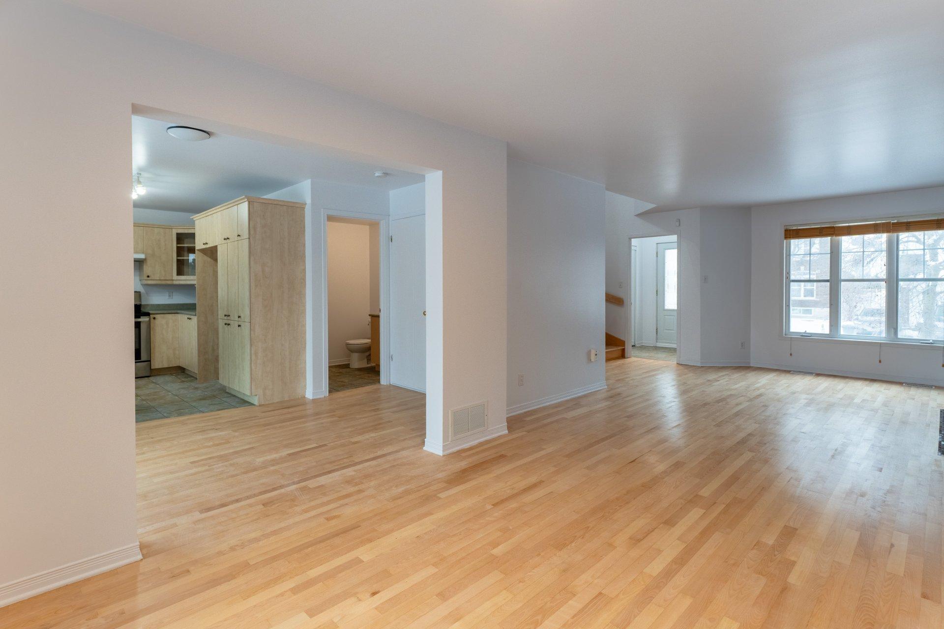 









6263


Rue des Mimosas

,
Longueuil (Saint-Hubert),




QC
J3Z1J5

