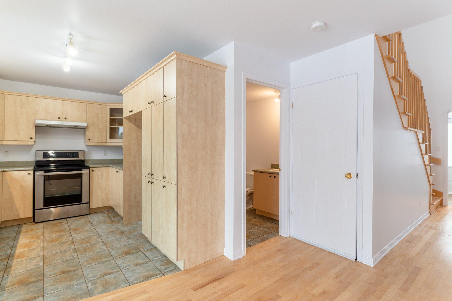 









6263


Rue des Mimosas

,
Longueuil (Saint-Hubert),




QC
J3Z1J5

