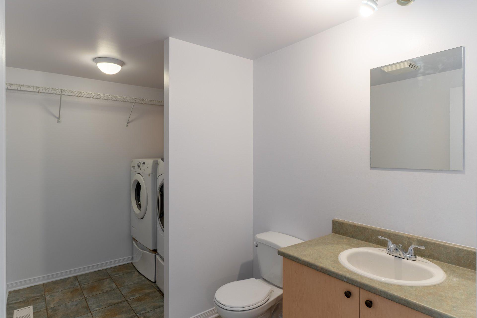 









6263


Rue des Mimosas

,
Longueuil (Saint-Hubert),




QC
J3Z1J5

