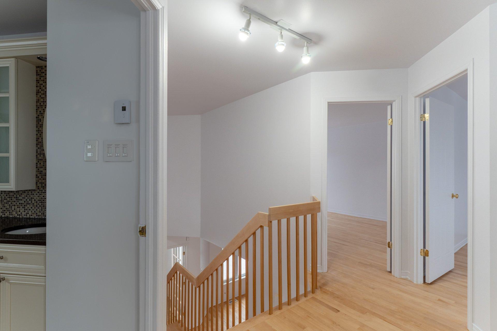 









6263


Rue des Mimosas

,
Longueuil (Saint-Hubert),




QC
J3Z1J5

