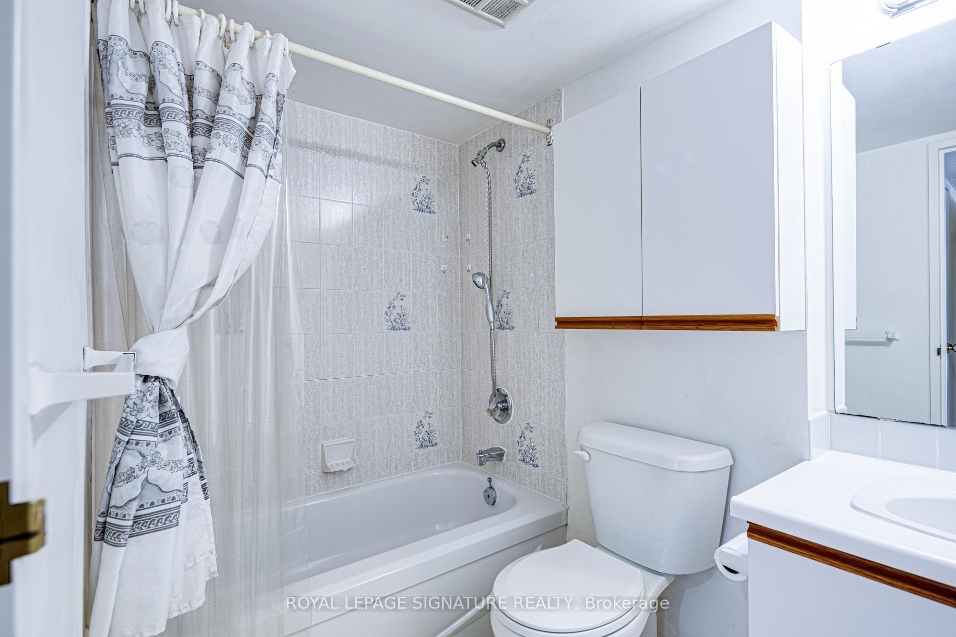 









150


Alton Towers

Circle, 405,
Toronto,




ON
M1V 4X7

