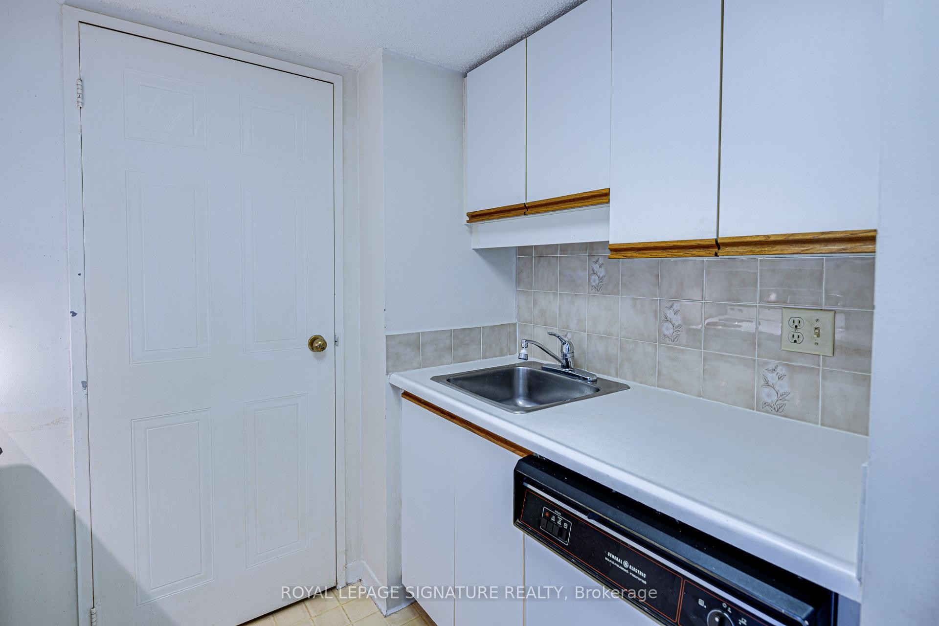 









150


Alton Towers

Circle, 405,
Toronto,




ON
M1V 4X7

