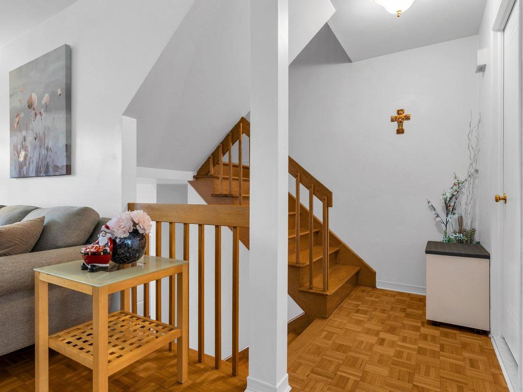 









5053


Rue Athéna

,
Pierrefonds-Roxboro (Montréal),




QC
H8Z3K9

