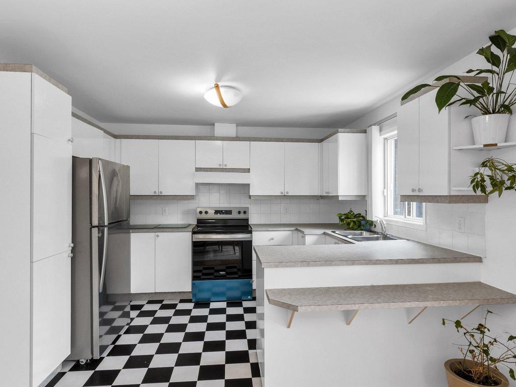 









5053


Rue Athéna

,
Pierrefonds-Roxboro (Montréal),




QC
H8Z3K9

