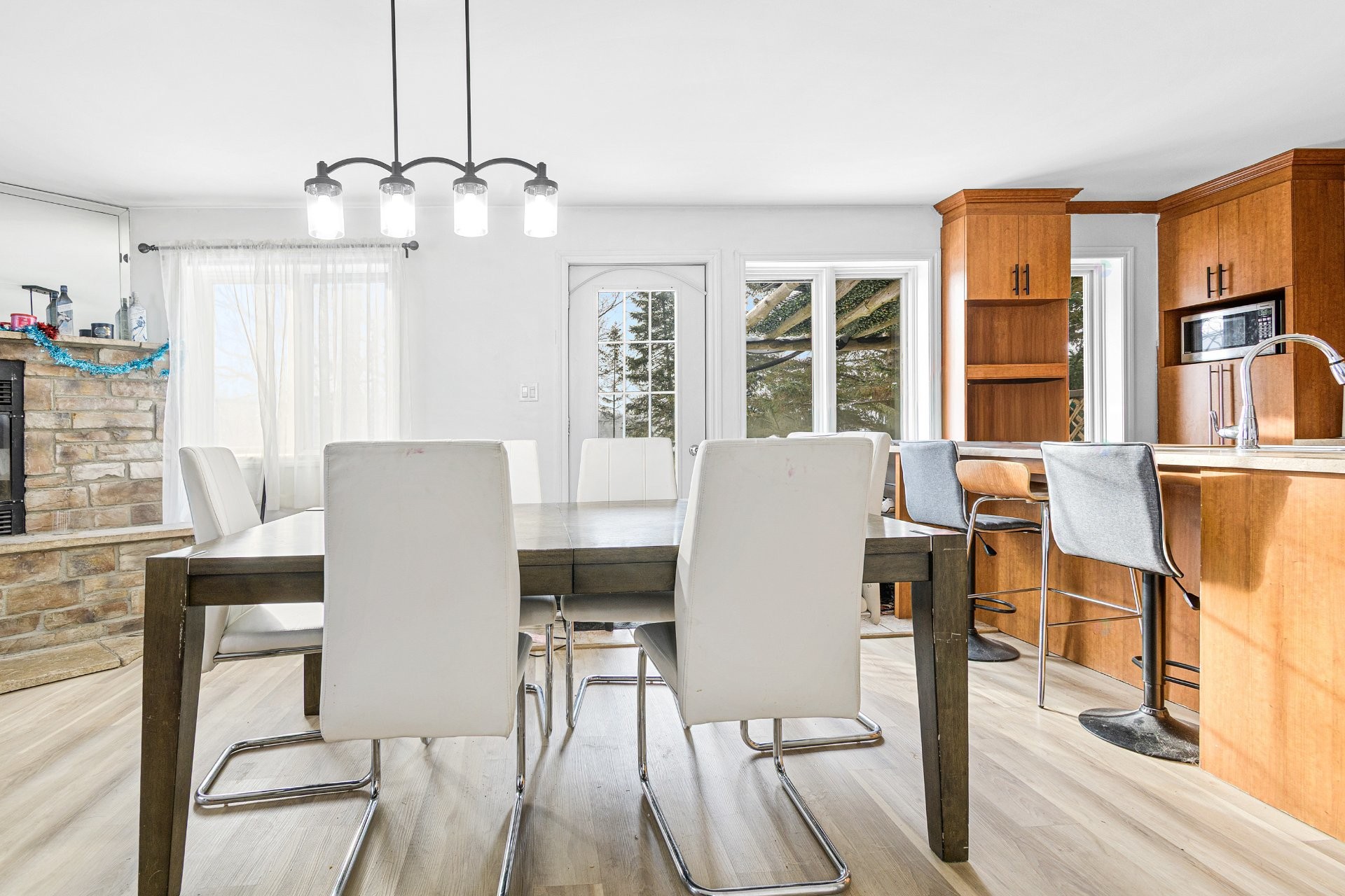 









1726


Ch. de la Baie-du-Lac

,
Saint-Sauveur,




QC
J0R1R1

