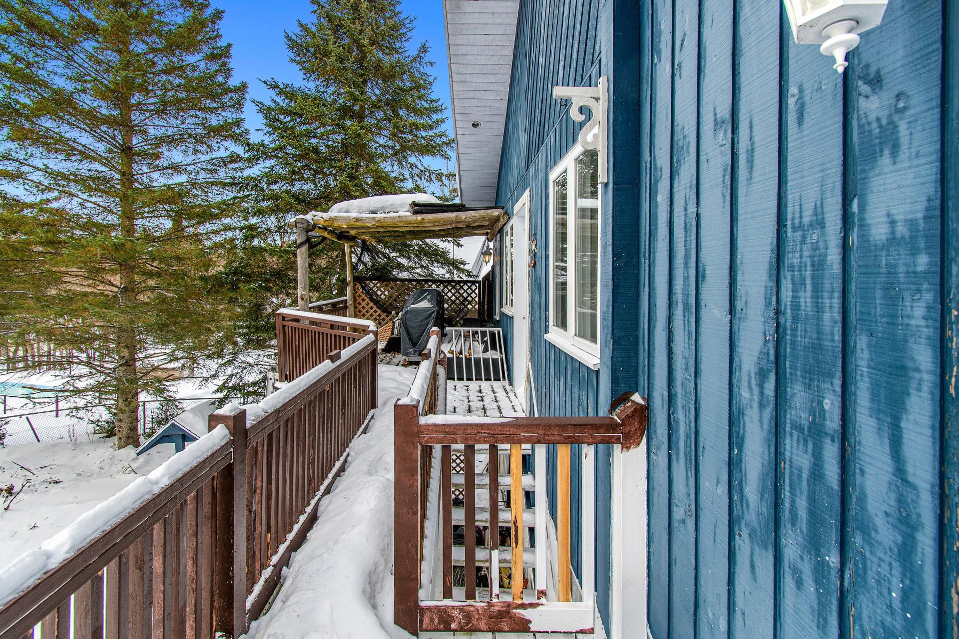 









1726


Ch. de la Baie-du-Lac

,
Saint-Sauveur,




QC
J0R1R1

