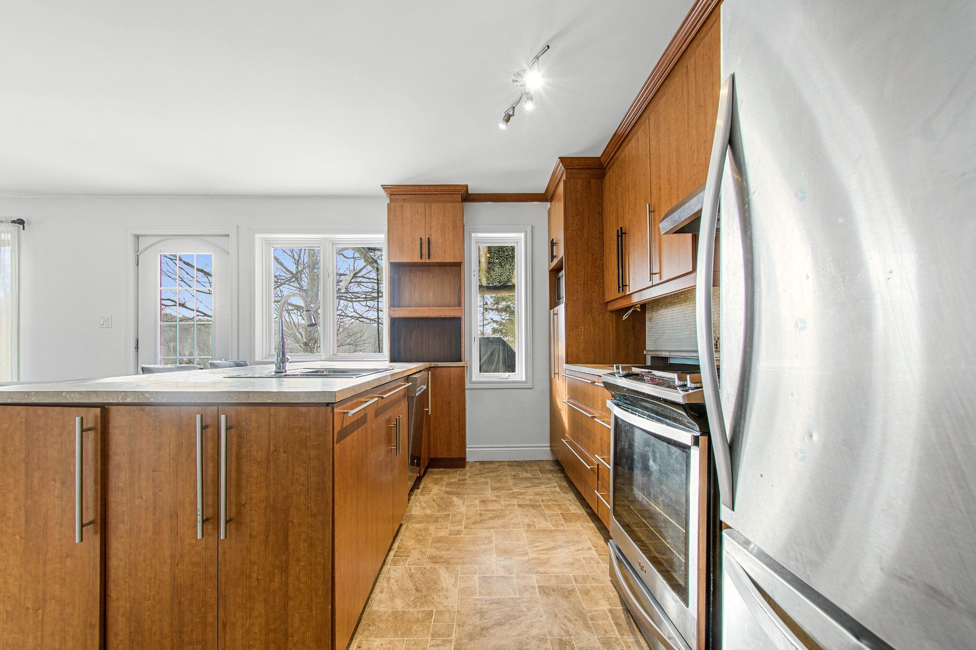 









1726


Ch. de la Baie-du-Lac

,
Saint-Sauveur,




QC
J0R1R1

