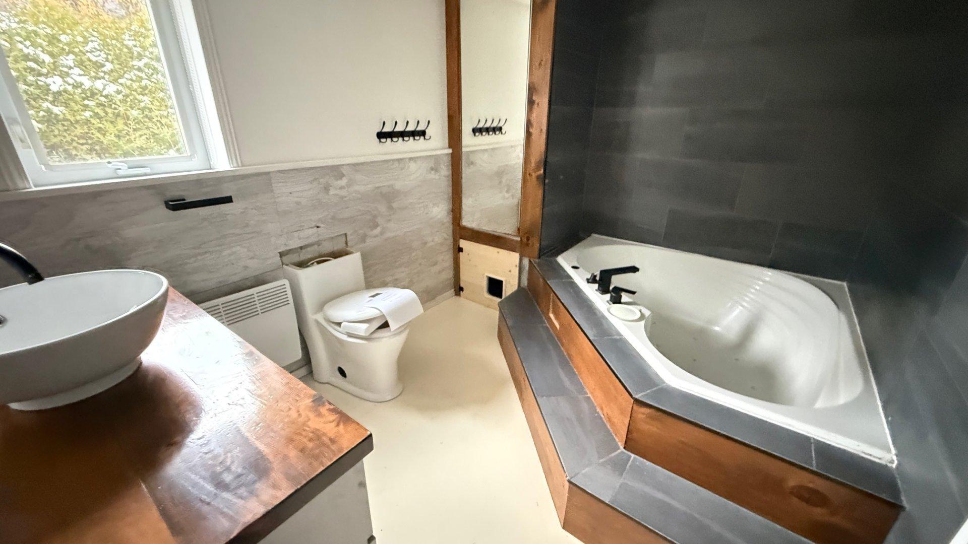 









1370


Ch. du Lac-St-Louis

,
Léry,




QC
J6N1B1

