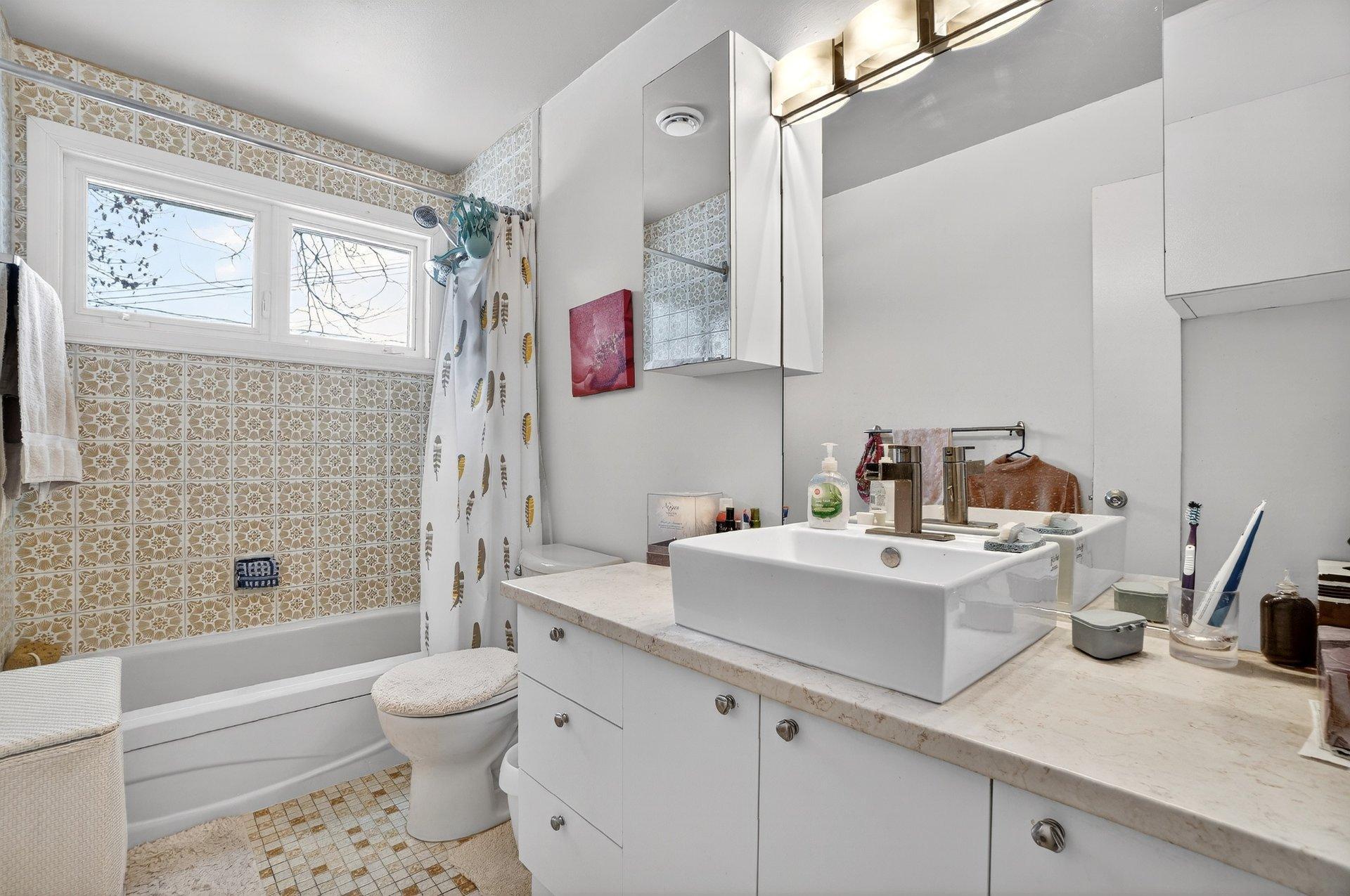 









6520


Av. des Perruches

,
Laval (Sainte-Rose),




QC
H7L3R1

