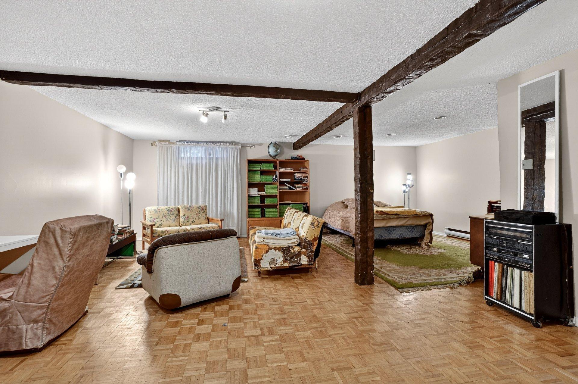 









6520


Av. des Perruches

,
Laval (Sainte-Rose),




QC
H7L3R1

