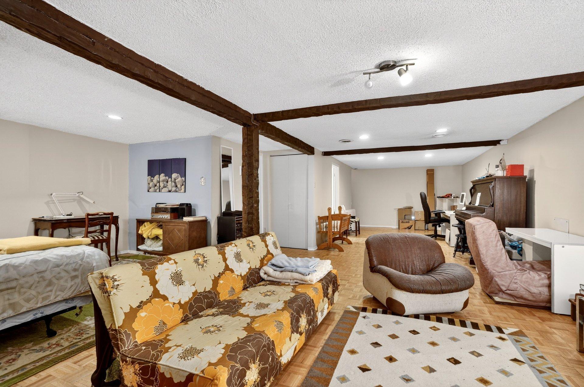 









6520


Av. des Perruches

,
Laval (Sainte-Rose),




QC
H7L3R1

