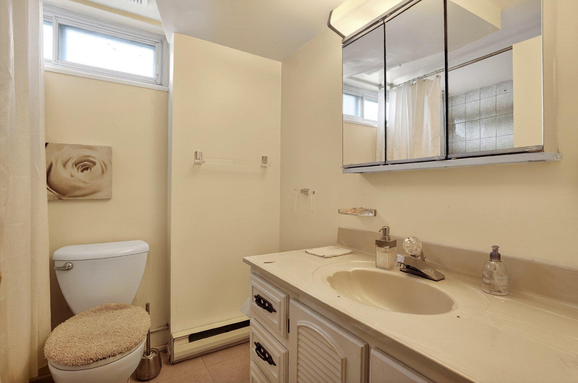 









6520


Av. des Perruches

,
Laval (Sainte-Rose),




QC
H7L3R1

