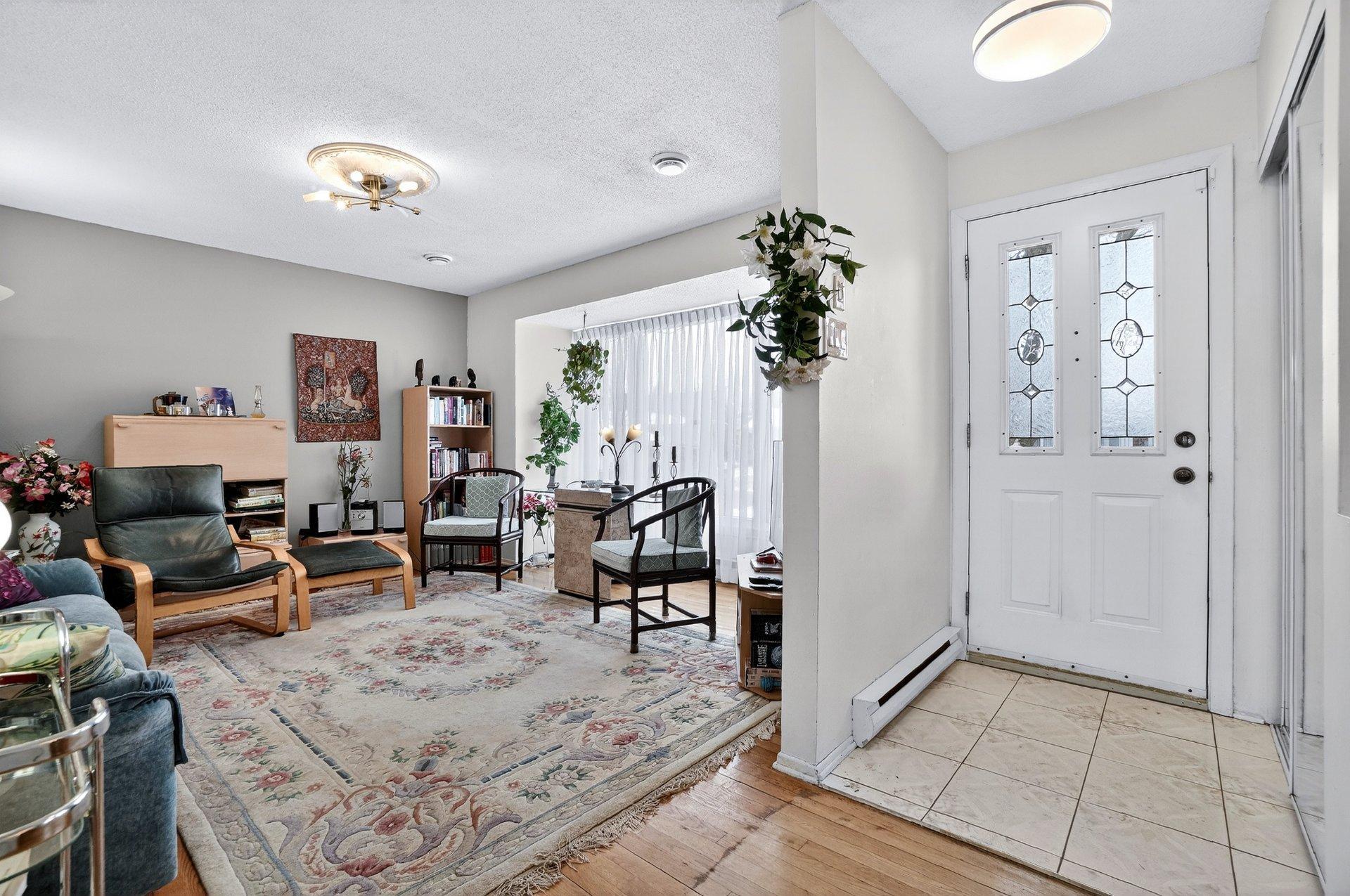 









6520


Av. des Perruches

,
Laval (Sainte-Rose),




QC
H7L3R1

