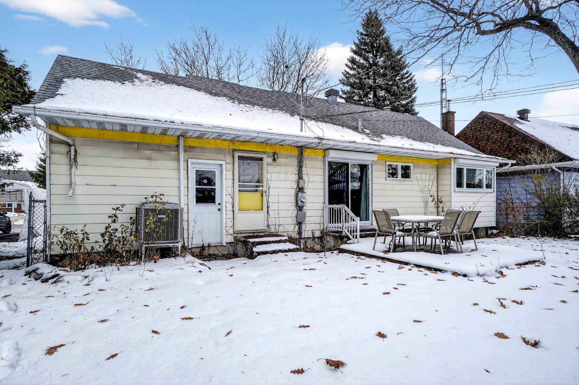 









6520


Av. des Perruches

,
Laval (Sainte-Rose),




QC
H7L3R1

