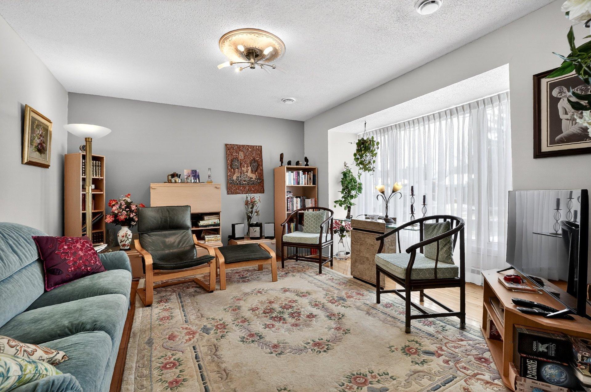 









6520


Av. des Perruches

,
Laval (Sainte-Rose),




QC
H7L3R1

