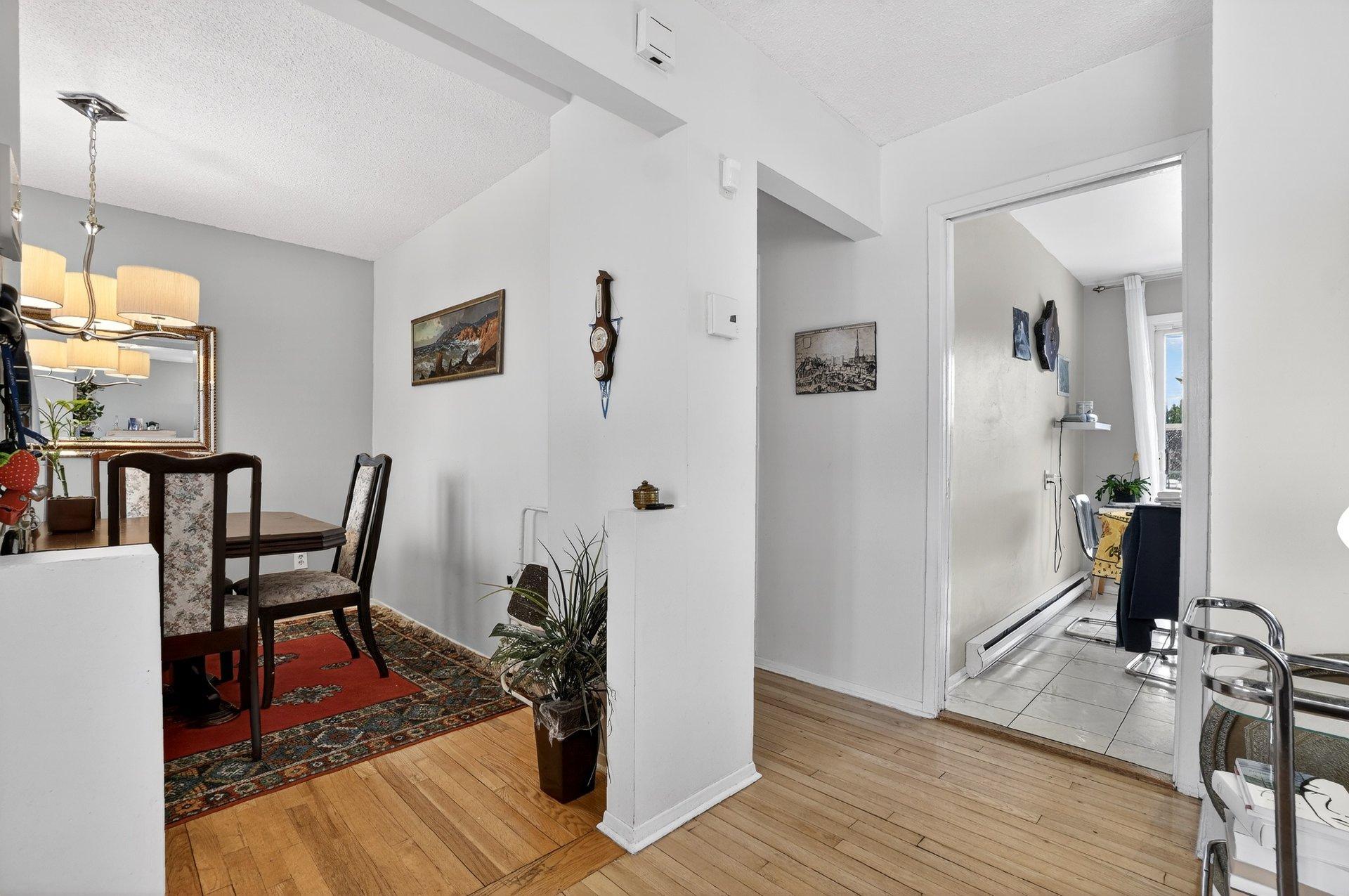 









6520


Av. des Perruches

,
Laval (Sainte-Rose),




QC
H7L3R1

