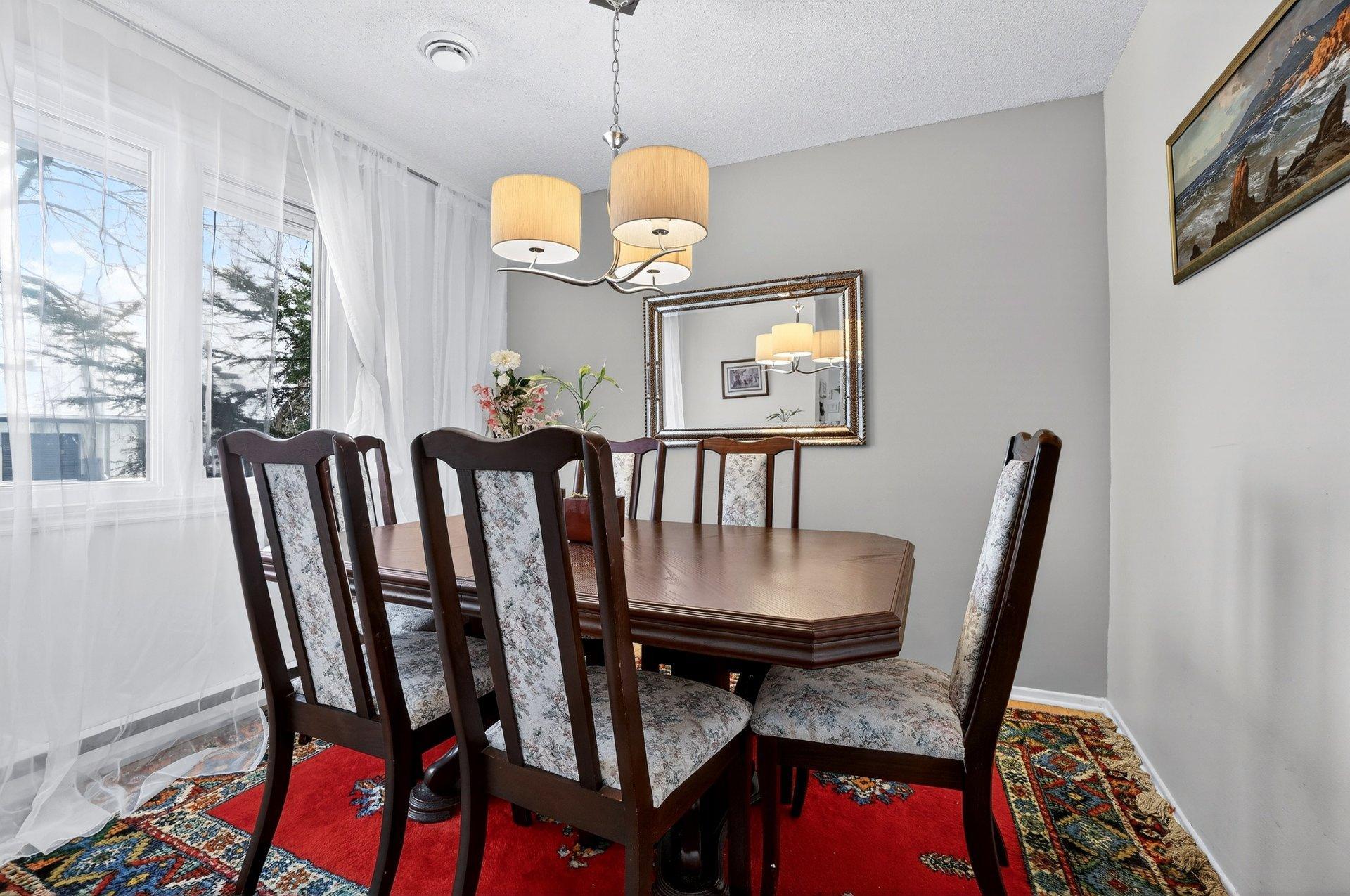 









6520


Av. des Perruches

,
Laval (Sainte-Rose),




QC
H7L3R1

