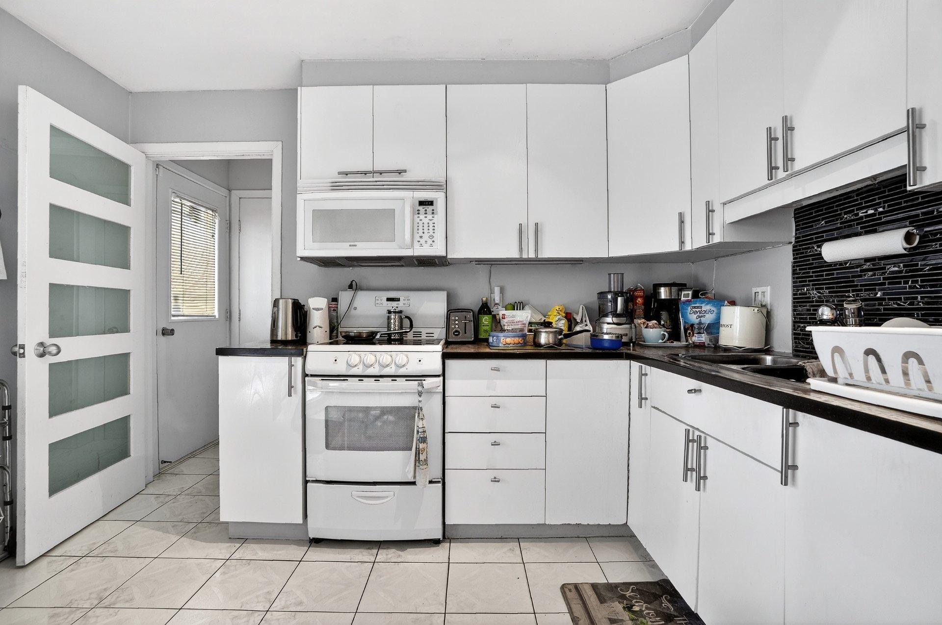 









6520


Av. des Perruches

,
Laval (Sainte-Rose),




QC
H7L3R1

