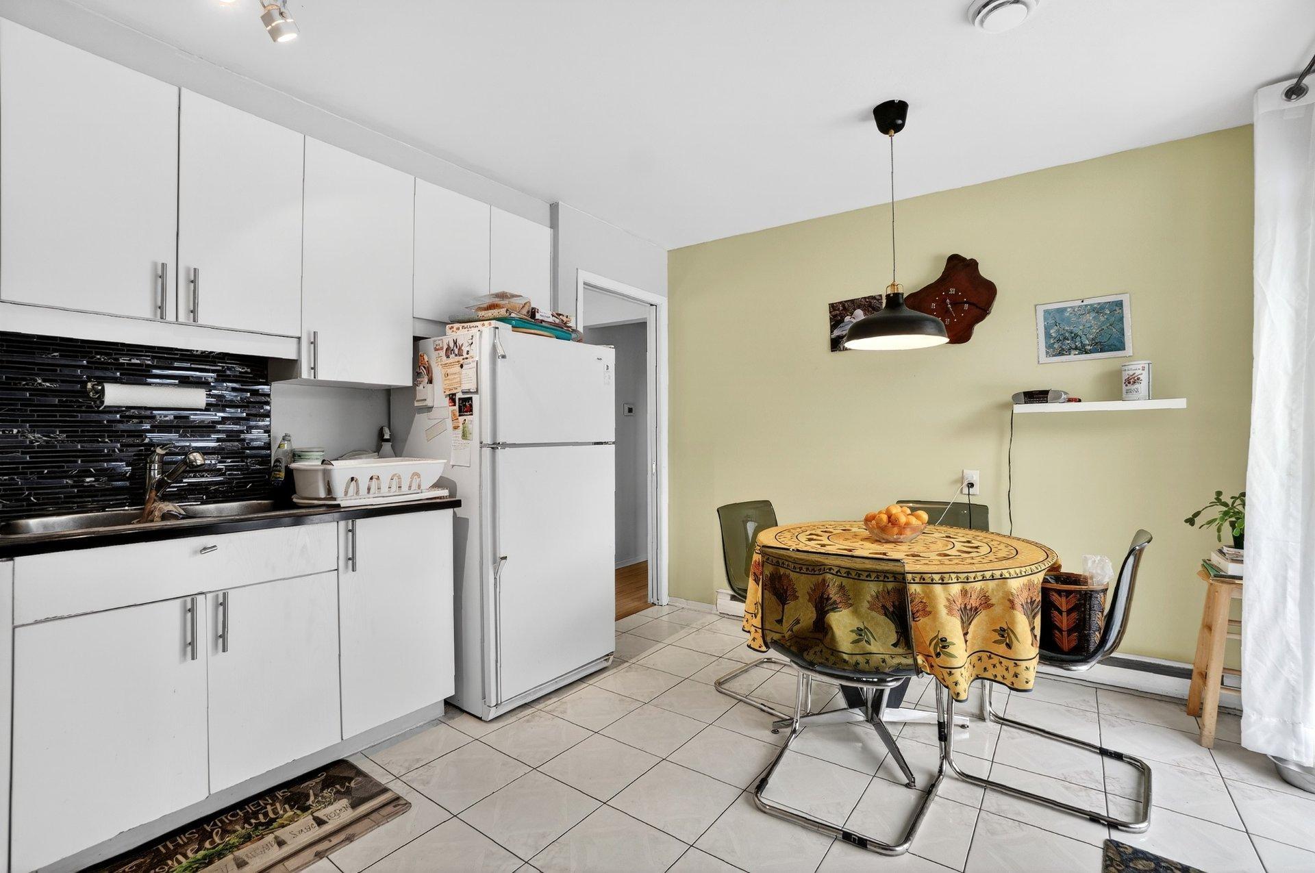 









6520


Av. des Perruches

,
Laval (Sainte-Rose),




QC
H7L3R1

