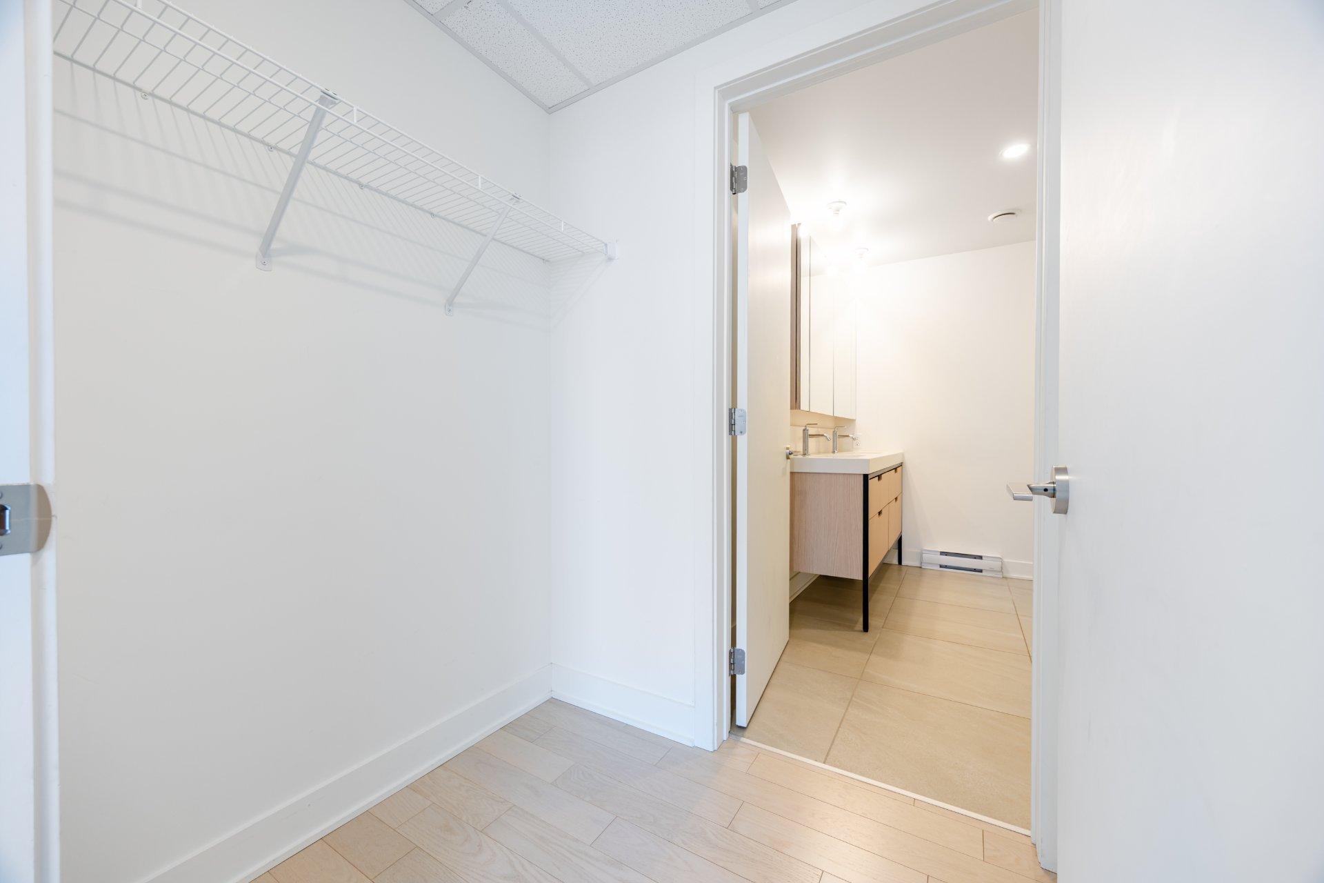 









60


Rue de l'Éclipse

, 1612,
Brossard,




QC
J4Z0T8

