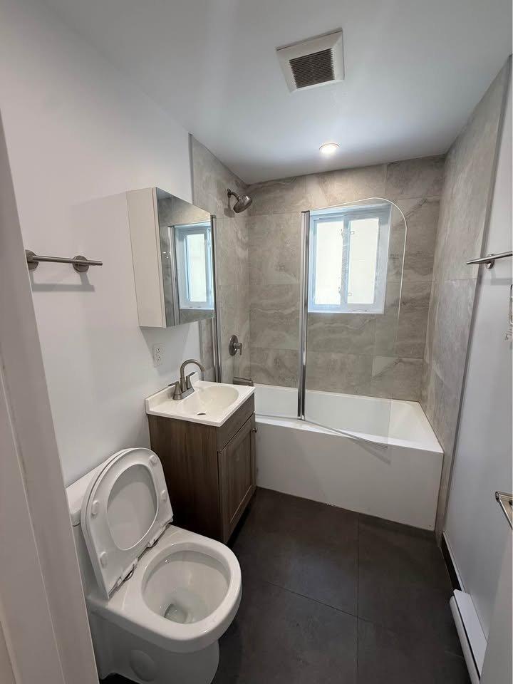 









7535


Boul. de l'Acadie

, 2,
Montréal (Villeray/Saint-Michel/Parc-Extension),




QC
H3N2V8

