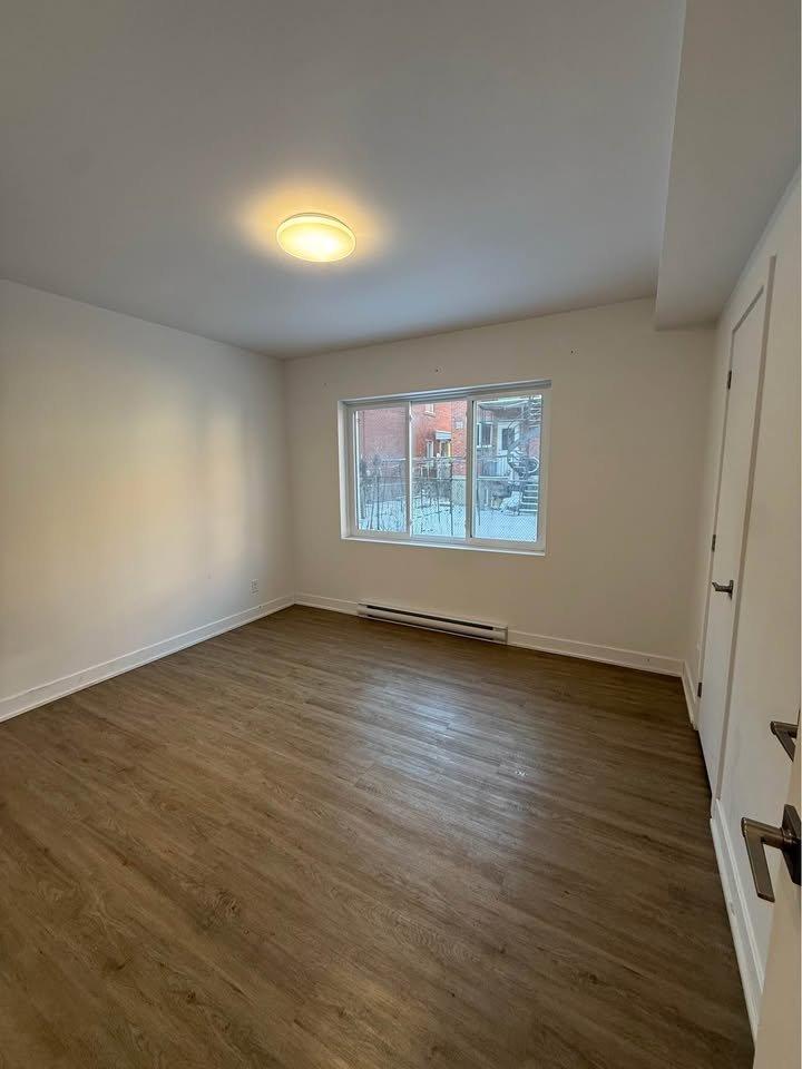 









7535


Boul. de l'Acadie

, 2,
Montréal (Villeray/Saint-Michel/Parc-Extension),




QC
H3N2V8

