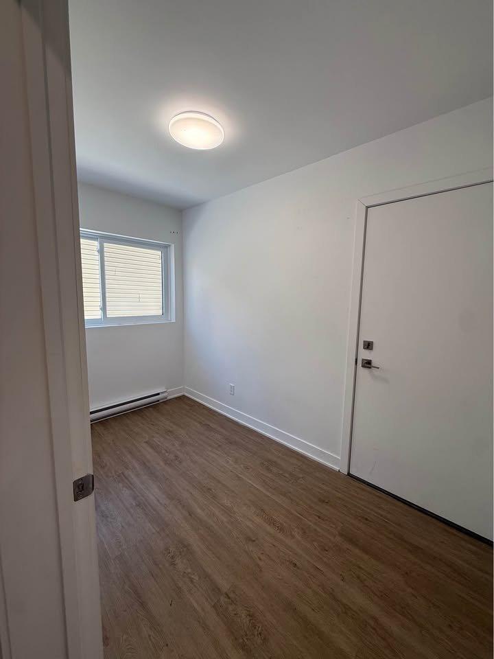 









7535


Boul. de l'Acadie

, 2,
Montréal (Villeray/Saint-Michel/Parc-Extension),




QC
H3N2V8

