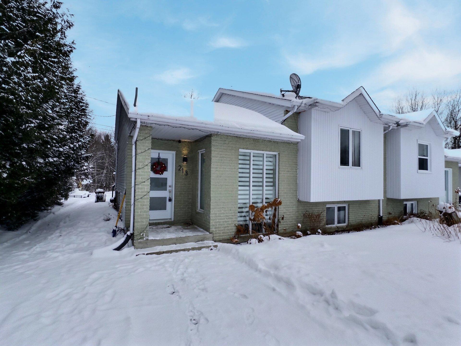 









213


Rue de la Faille

,
Témiscaming,




QC
J0Z3R0

