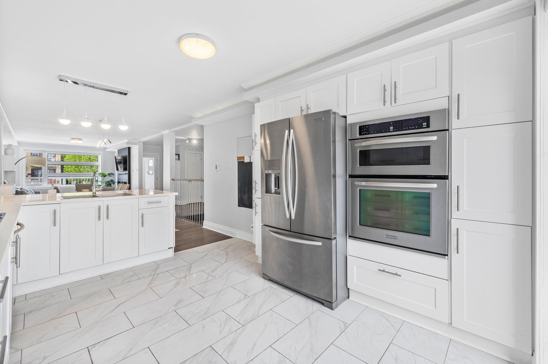 









3110

 - 3112


Rue Noorduyn

,
Montréal (Saint-Laurent),




QC
H4R1A2

