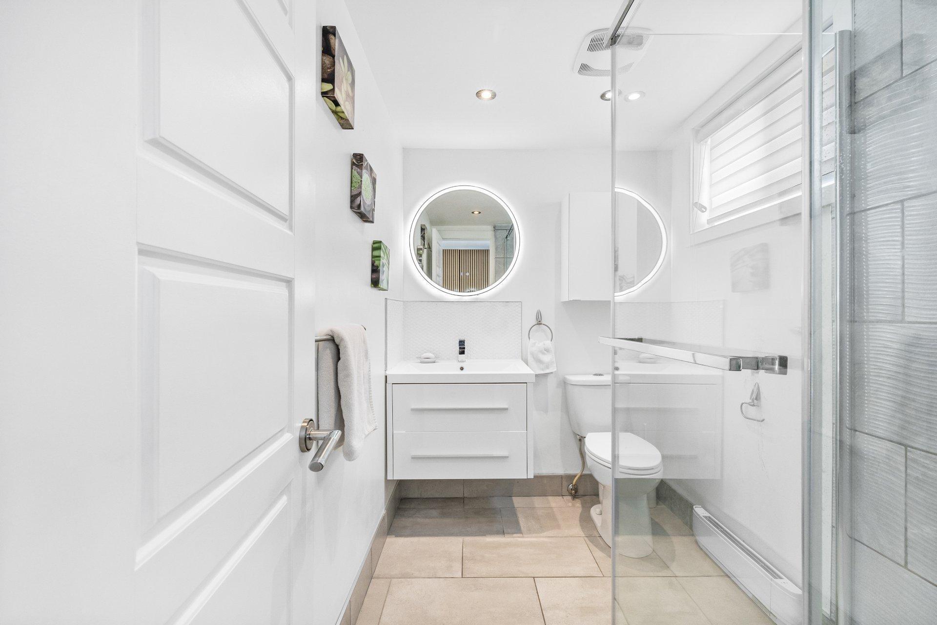 









3110

 - 3112


Rue Noorduyn

,
Montréal (Saint-Laurent),




QC
H4R1A2

