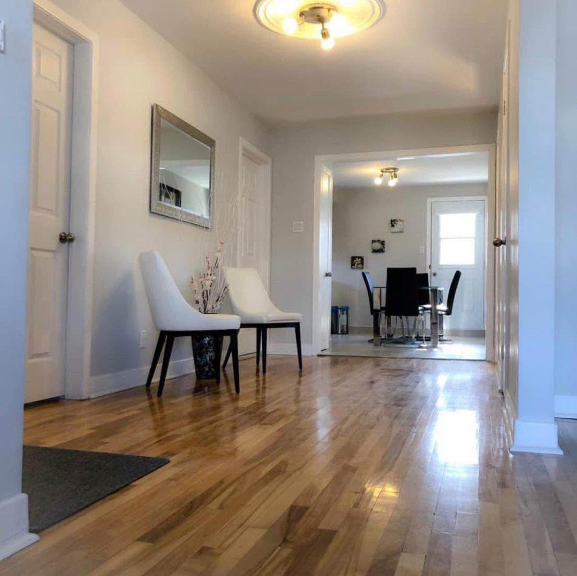 









3110

 - 3112


Rue Noorduyn

,
Montréal (Saint-Laurent),




QC
H4R1A2

