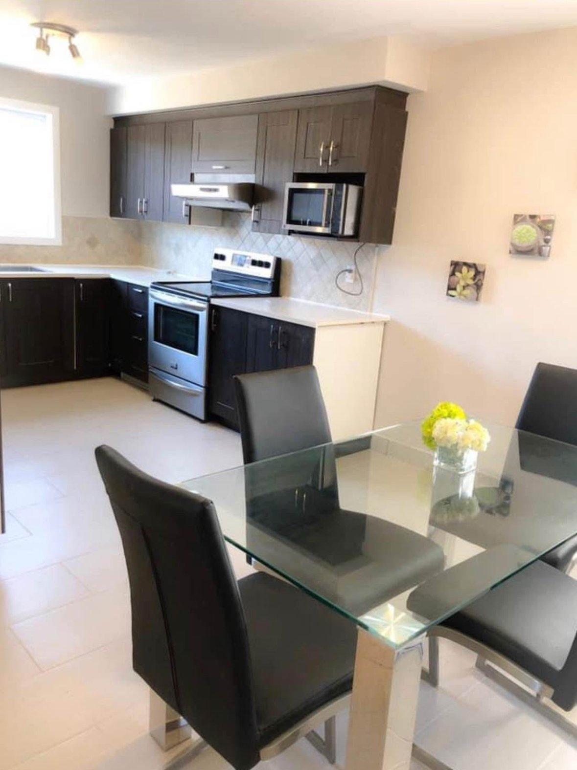 









3110

 - 3112


Rue Noorduyn

,
Montréal (Saint-Laurent),




QC
H4R1A2

