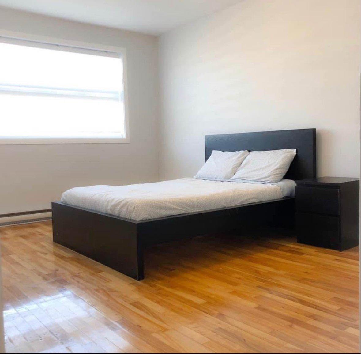 









3110

 - 3112


Rue Noorduyn

,
Montréal (Saint-Laurent),




QC
H4R1A2

