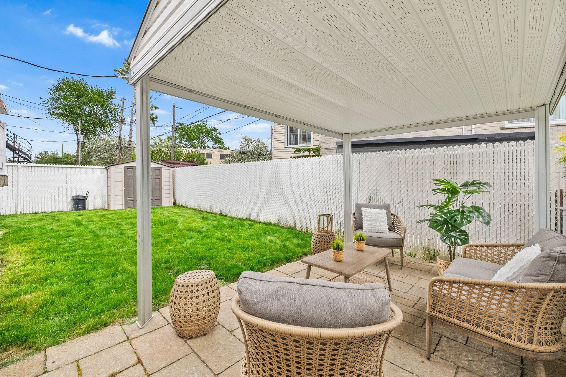 









3110

 - 3112


Rue Noorduyn

,
Montréal (Saint-Laurent),




QC
H4R1A2

