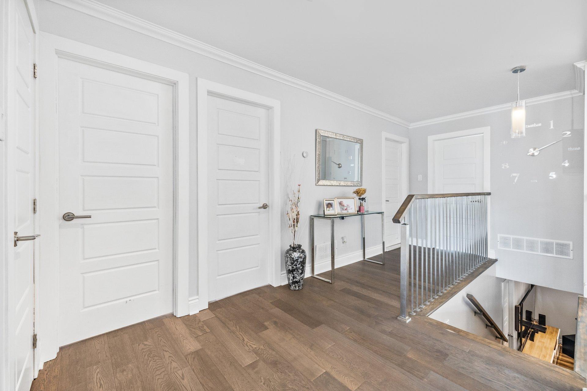 









3110

 - 3112


Rue Noorduyn

,
Montréal (Saint-Laurent),




QC
H4R1A2

