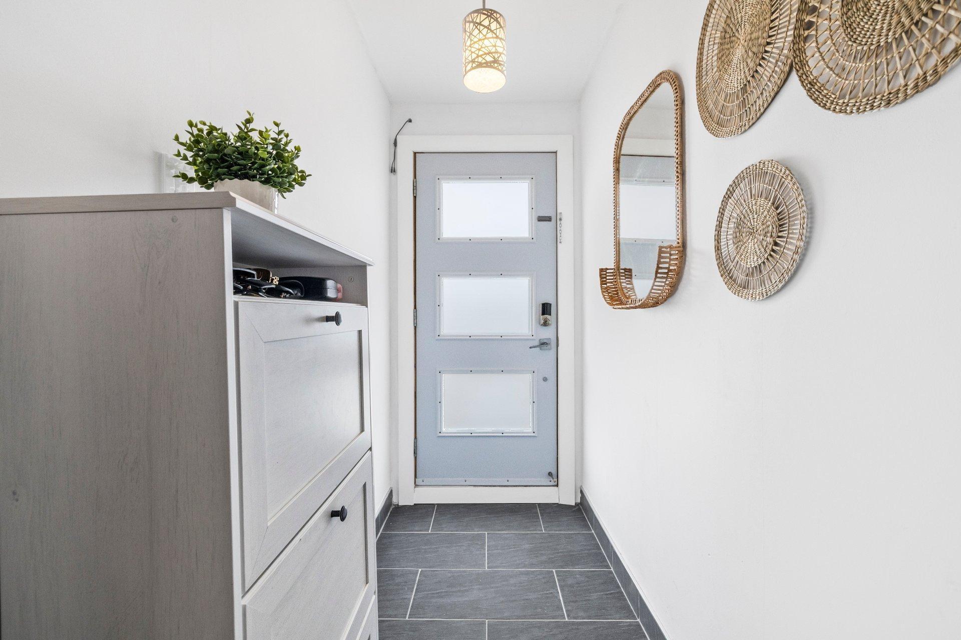 









3110

 - 3112


Rue Noorduyn

,
Montréal (Saint-Laurent),




QC
H4R1A2

