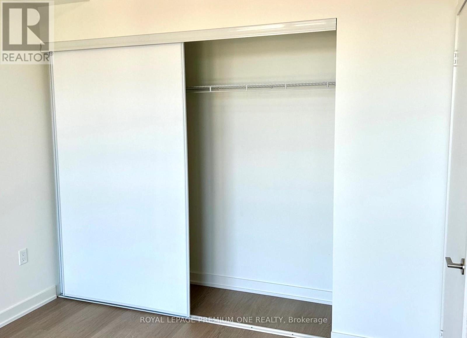 












421 - 859 THE QUEENSWAY AVENUE W

,
Toronto,




Ontario
M8Z1N8

