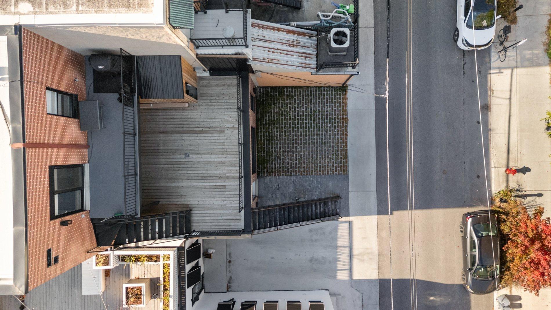 









7591


Rue St-Hubert

,
Montréal (Villeray/Saint-Michel/Parc-Extension),




QC
H2R2N7

