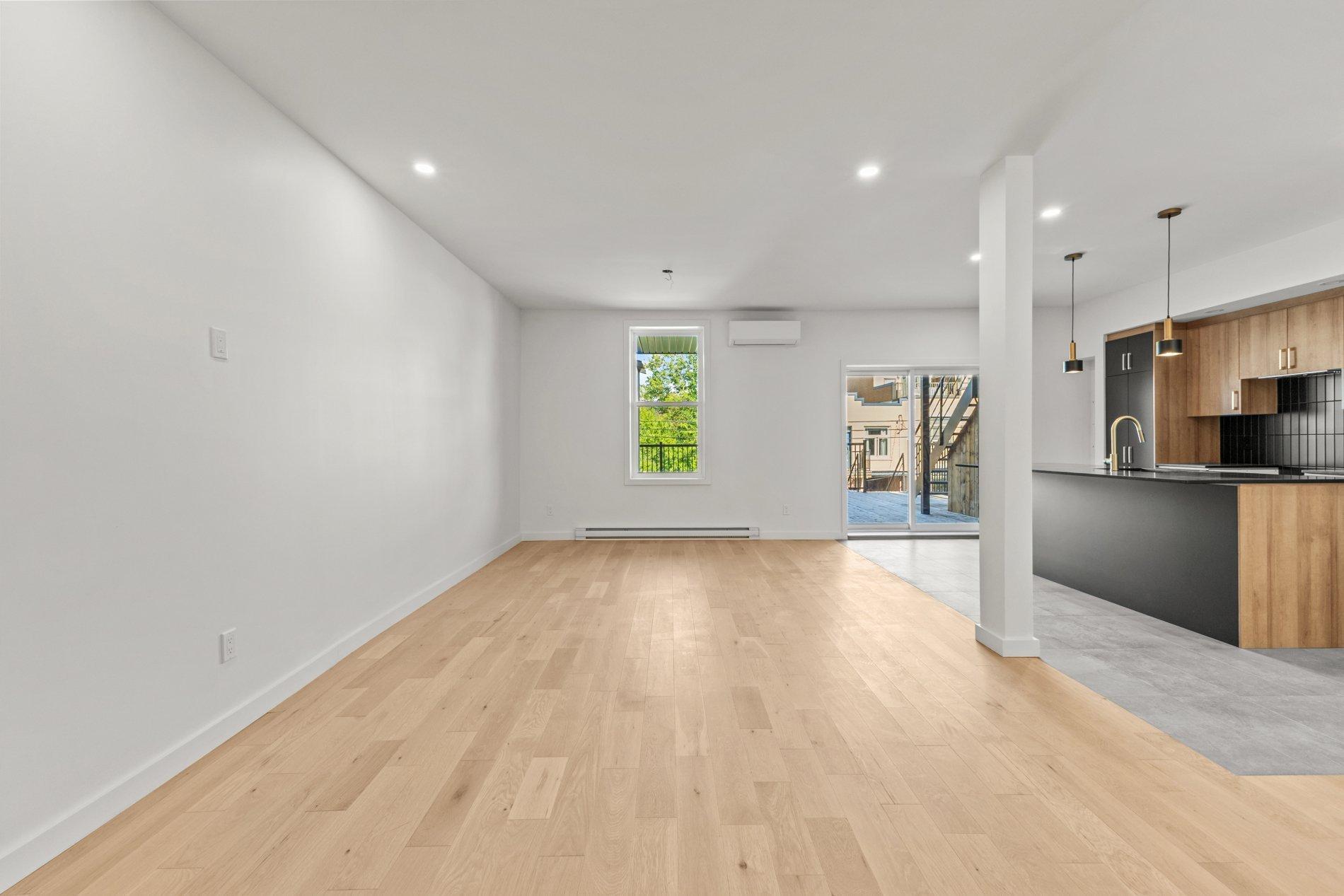 









7591


Rue St-Hubert

,
Montréal (Villeray/Saint-Michel/Parc-Extension),




QC
H2R2N7

