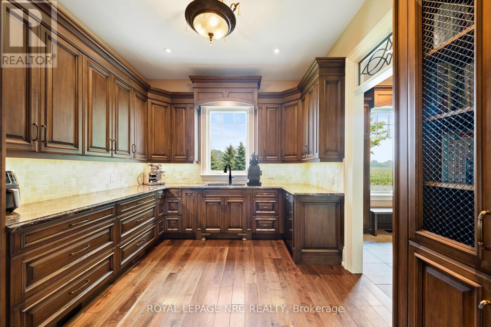 












1234 LAKESHORE ROAD

,
Niagara-on-the-Lake (Lakeshore),







Ontario
L0S1J0

