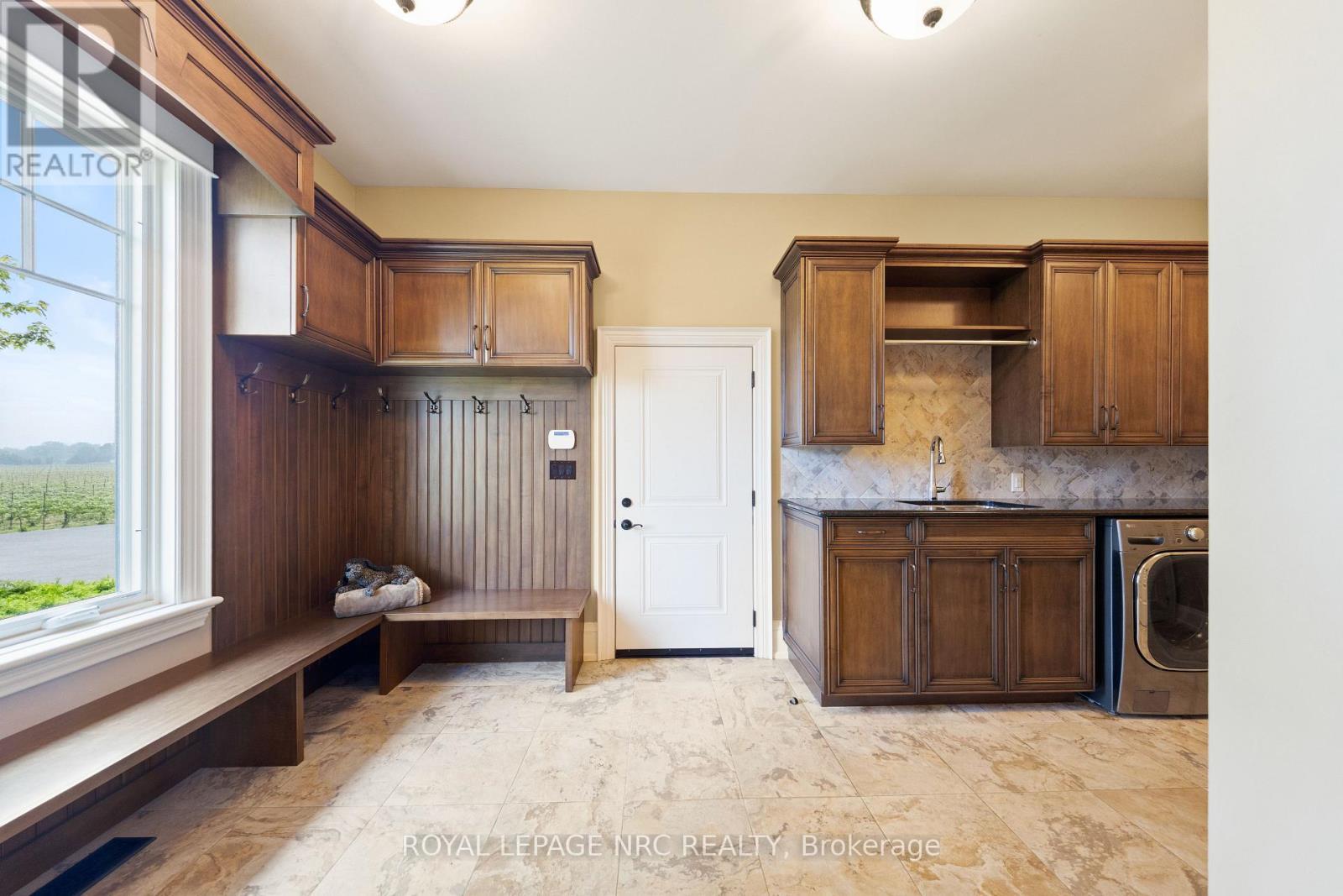 












1234 LAKESHORE ROAD

,
Niagara-on-the-Lake (Lakeshore),







Ontario
L0S1J0

