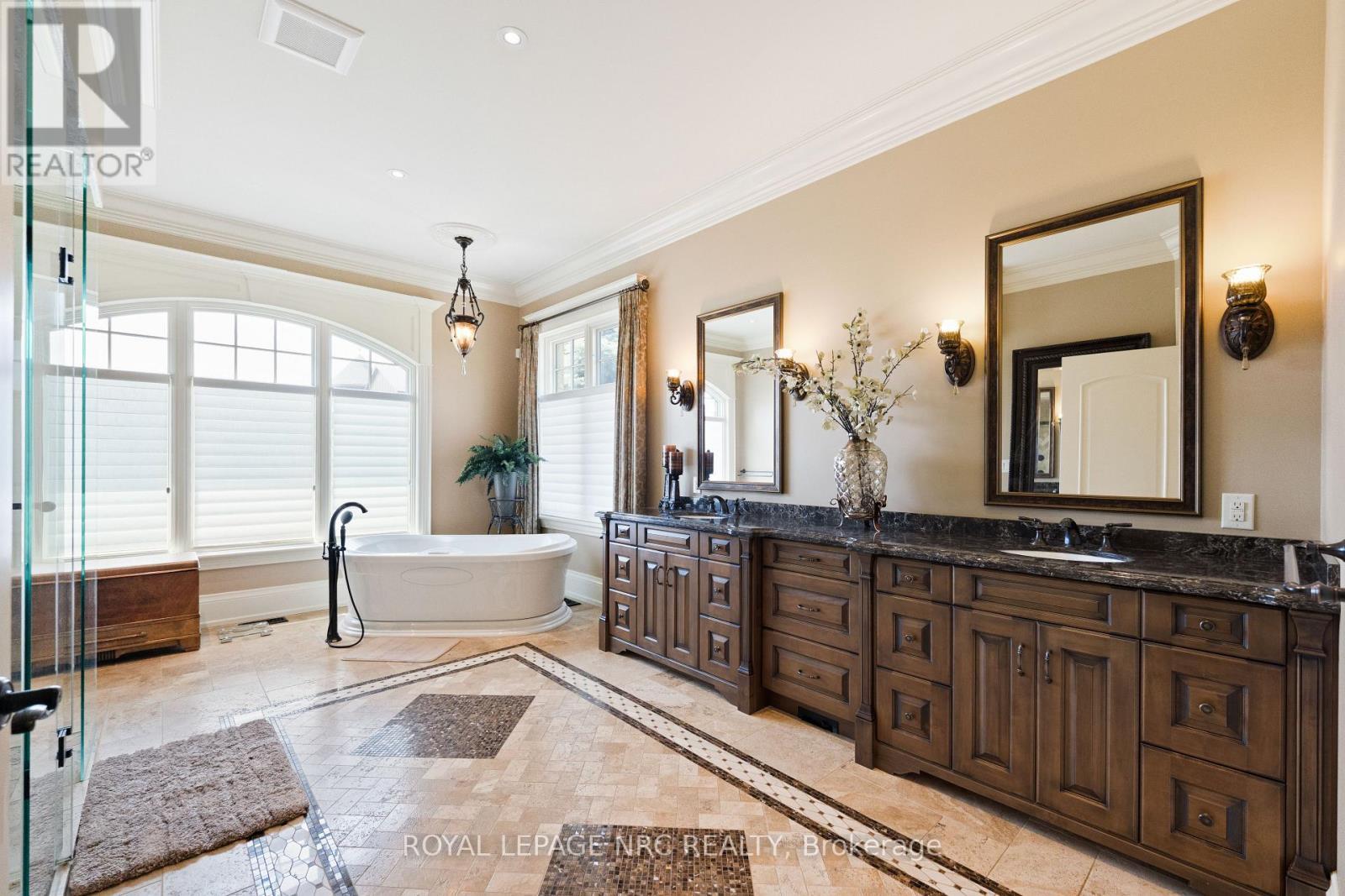 












1234 LAKESHORE ROAD

,
Niagara-on-the-Lake (Lakeshore),







Ontario
L0S1J0

