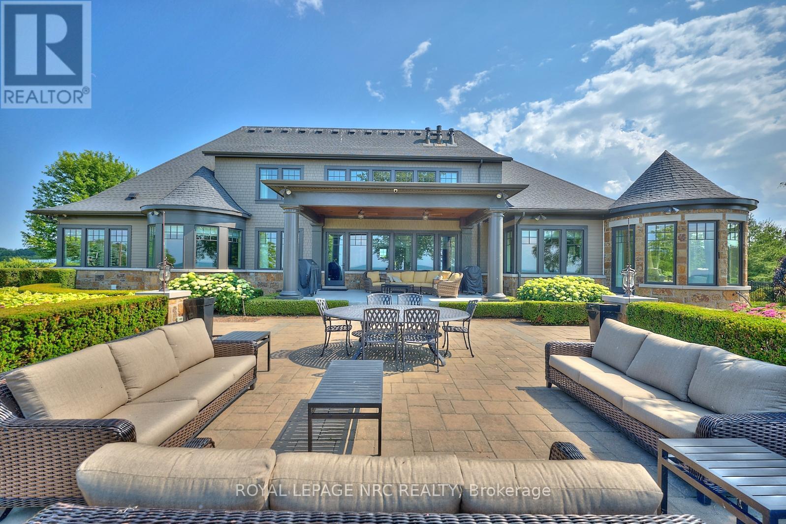 












1234 LAKESHORE ROAD

,
Niagara-on-the-Lake (Lakeshore),







Ontario
L0S1J0

