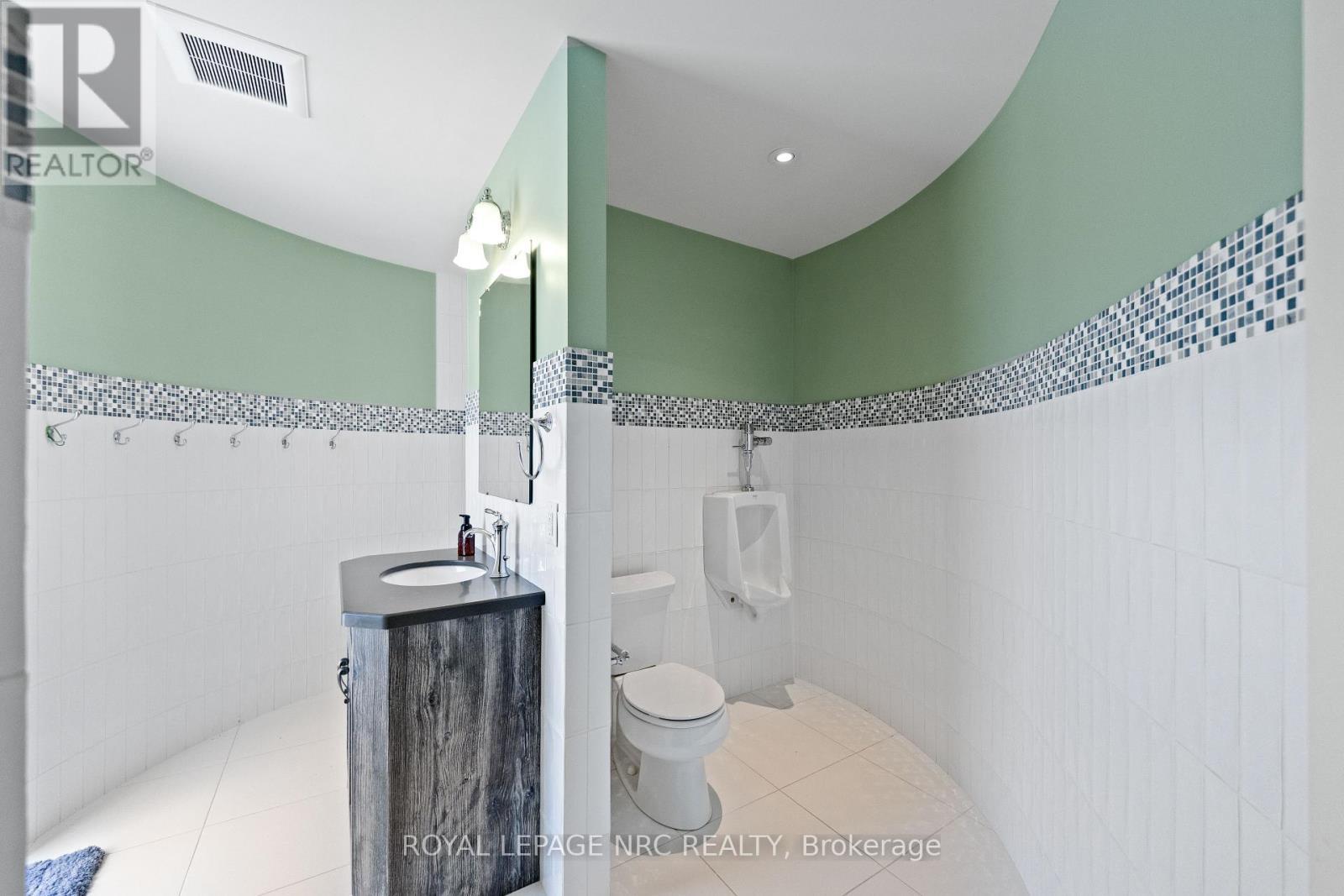 












1234 LAKESHORE ROAD

,
Niagara-on-the-Lake (Lakeshore),







Ontario
L0S1J0

