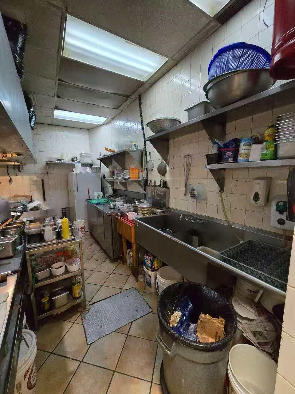 









11779


Boul. de Pierrefonds

, 8,
Montréal (Pierrefonds-Roxboro),




QC
H9A1A1

