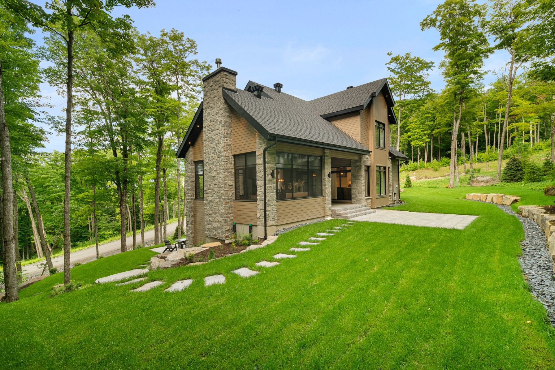 









650


Rue de Belle-Plagne

,
Saint-Sauveur,




QC
J0R1R7

