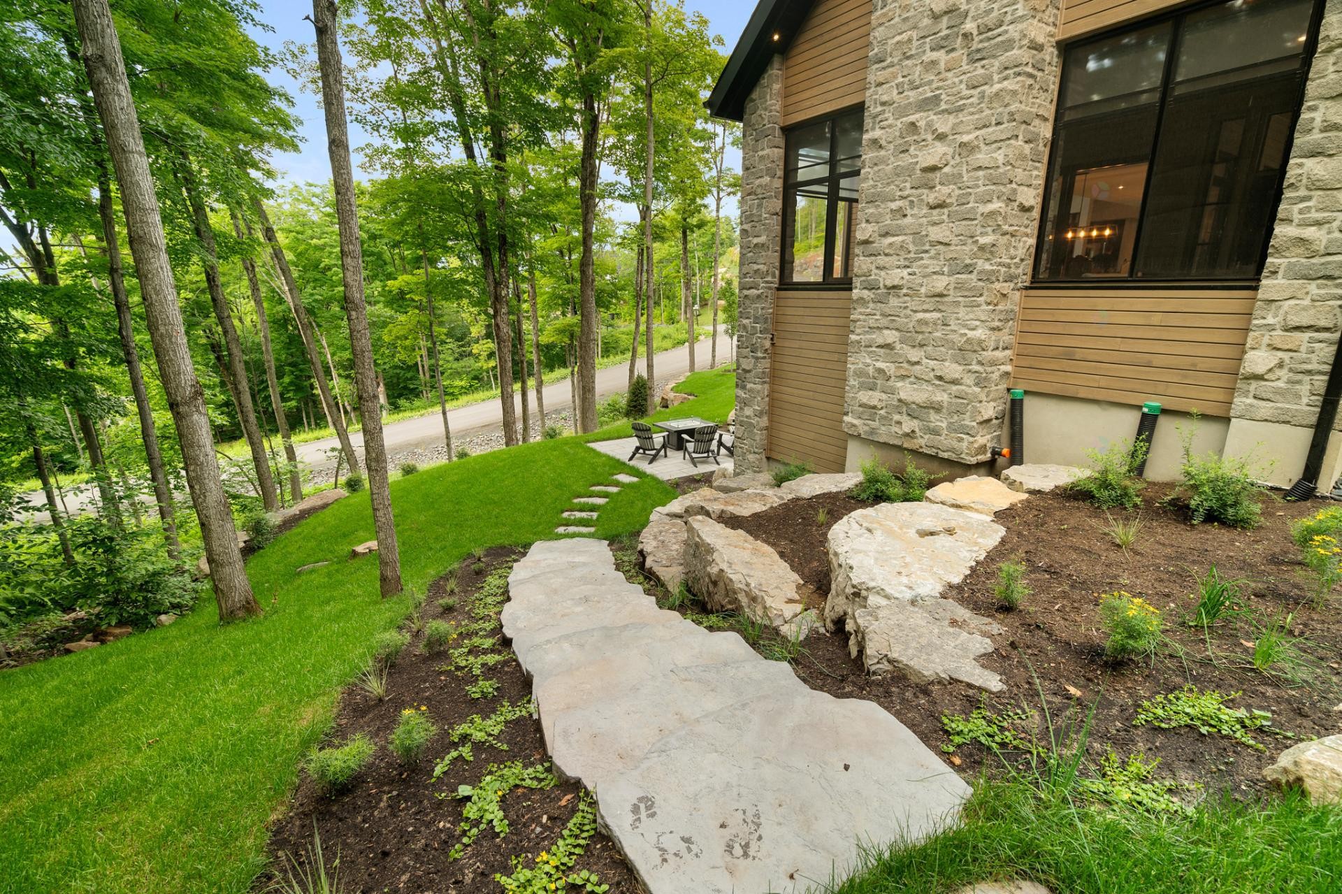 









650


Rue de Belle-Plagne

,
Saint-Sauveur,




QC
J0R1R7

