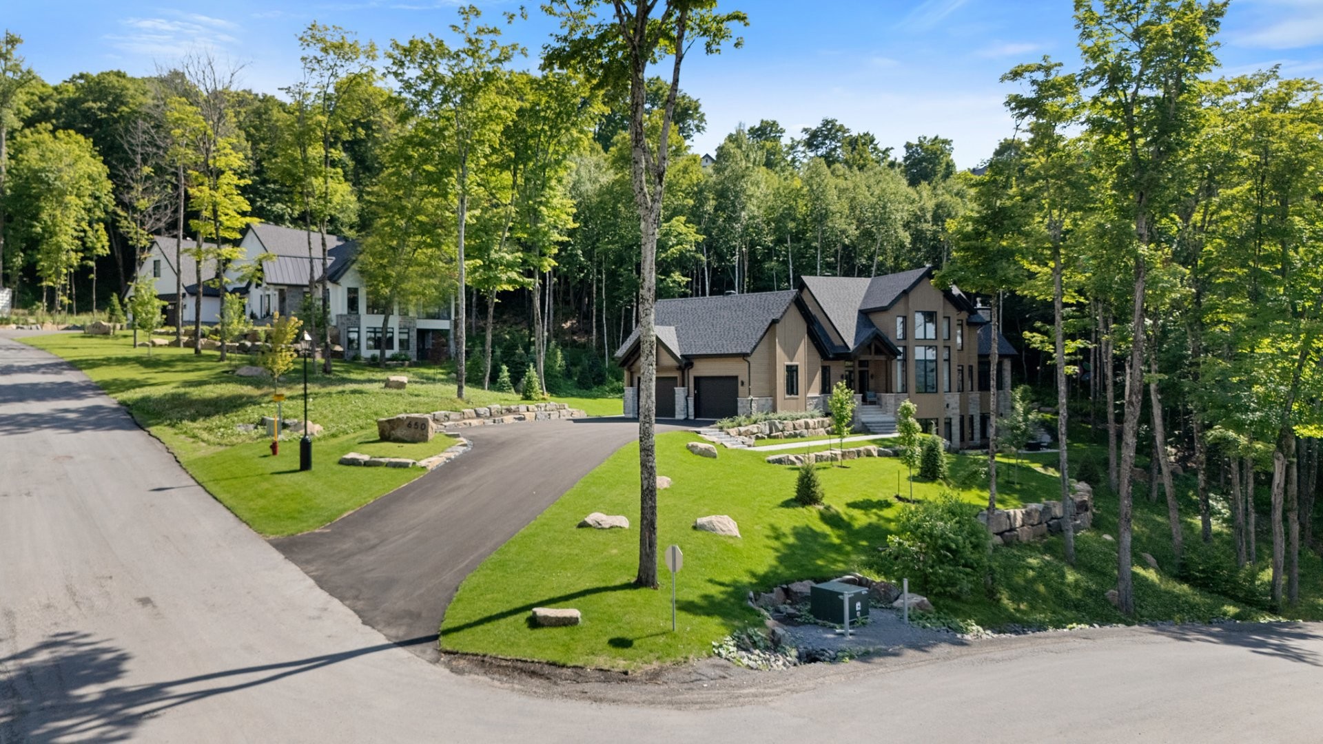 









650


Rue de Belle-Plagne

,
Saint-Sauveur,




QC
J0R1R7

