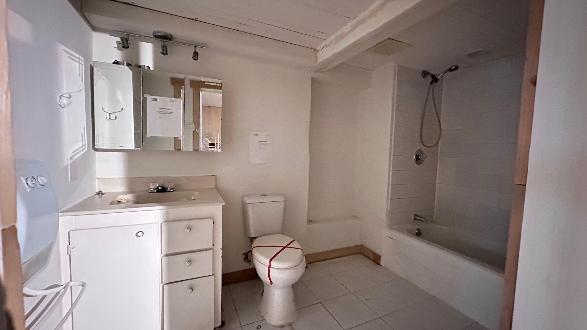 









2076

 - 2080


Mtée Sauvage

,
Saint-Adolphe-d'Howard,




QC
J0T2B0

