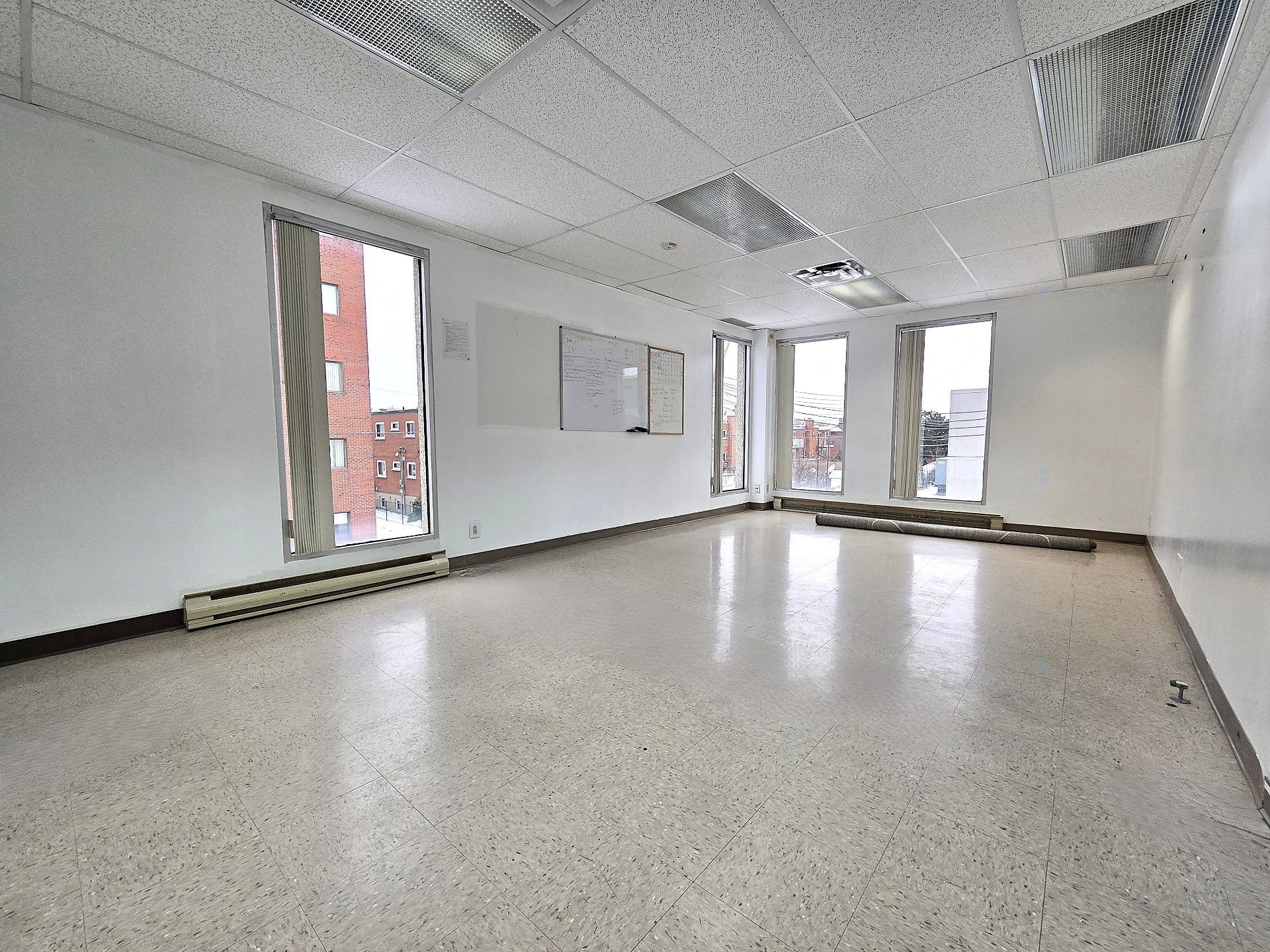 









1405


Boul. Henri-Bourassa O.

, 210,
Montréal (Ahuntsic-Cartierville),




QC
H3M3B2

